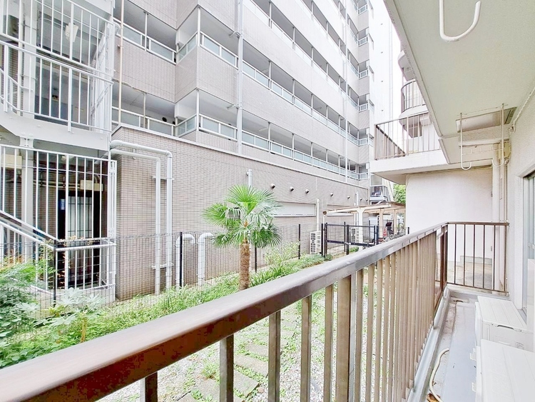 バルコニー 窓を開けると広がる青空。心をリフレッシュして日々を過ごしていきましょう。