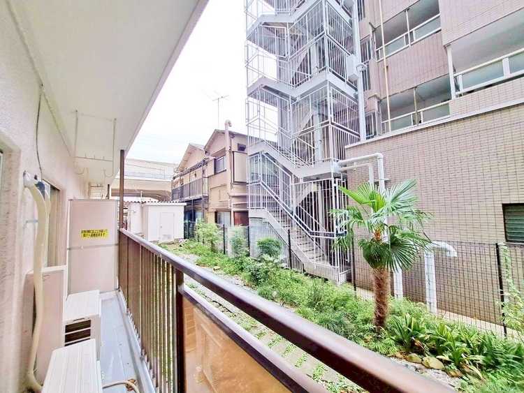 バルコニー 頬をなでる、優しい風を感じることが出来ます。