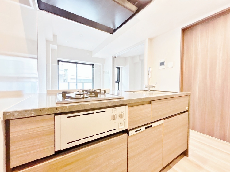 キッチン スマートな意匠と充実の機能を備えたキッチンが、暮らしにおいしい彩りを添えます。