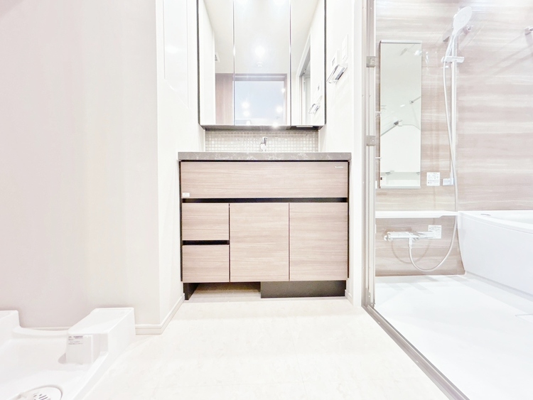 洗面 清潔感と心地よさを重視した、上質感漂うパウダールーム。