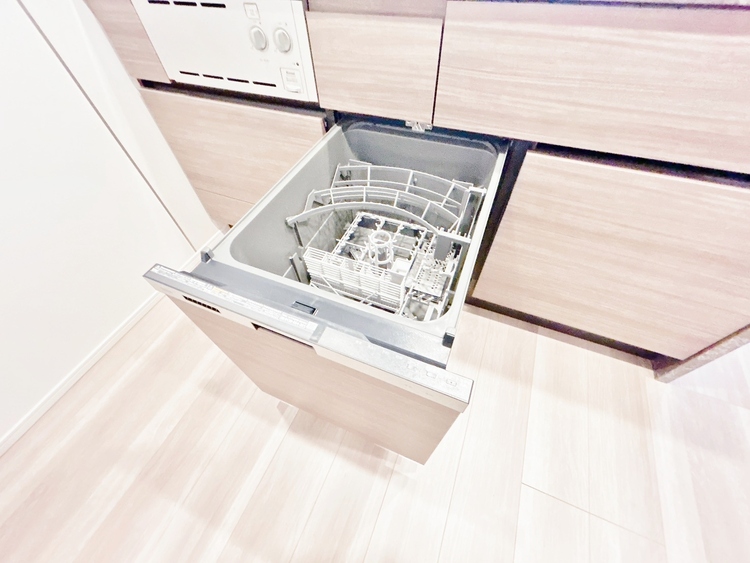 設備 食器洗浄機はお料理をする方の心強い味方です。手洗いの手間暇も軽減できて家事も楽になります。
