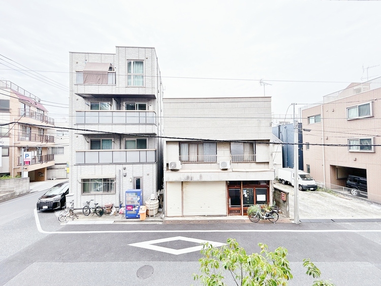 バルコニー 頬をなでる、優しい風を感じることが出来ます。