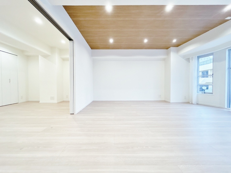 居間 飾り過ぎないシンプルな内装と偏り過ぎないデザインで統一しました。