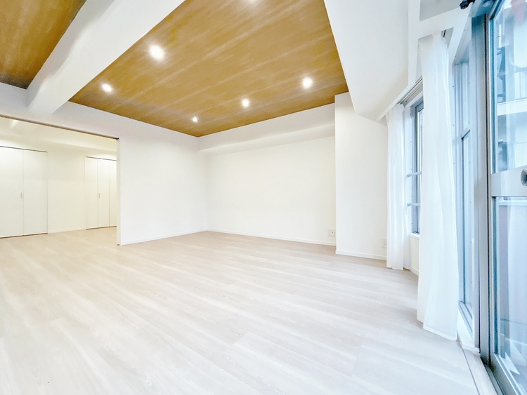 居間 快適に過ごす毎日を求めて、暮らしの中でご自身の「マイホーム」に創り上げてください。