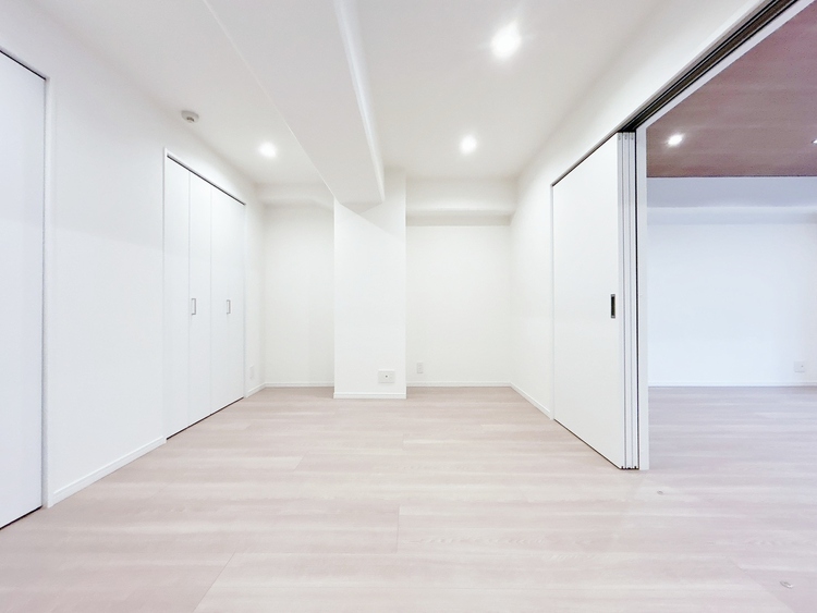 寝室 ベッドも十分に設置するスペースがあります。