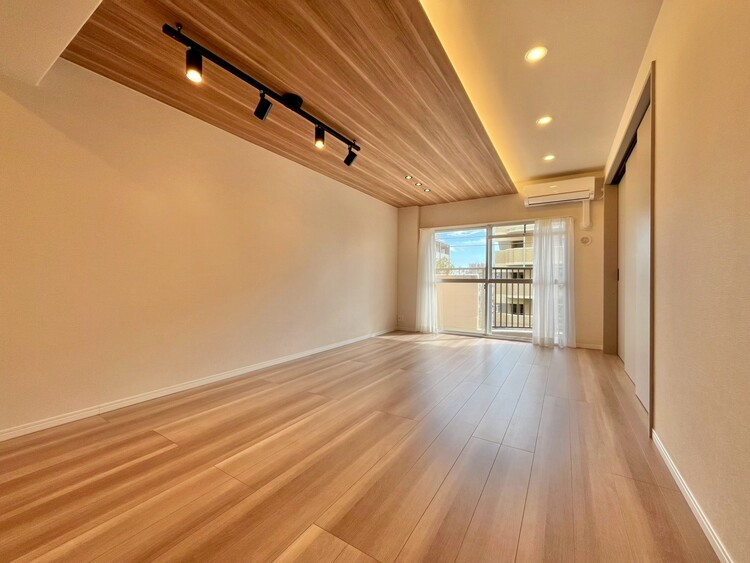 居間 飾り過ぎないシンプルな内装と偏り過ぎないデザインで統一しました。