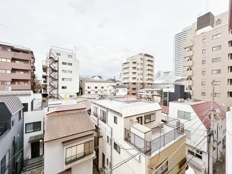 バルコニー 頬をなでる、優しい風を感じることが出来ます。