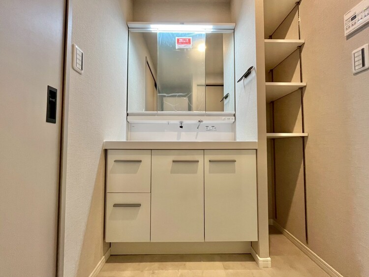 洗面 何かと物が増える場所だからこそ、スッキリと見映えの良い空間に。