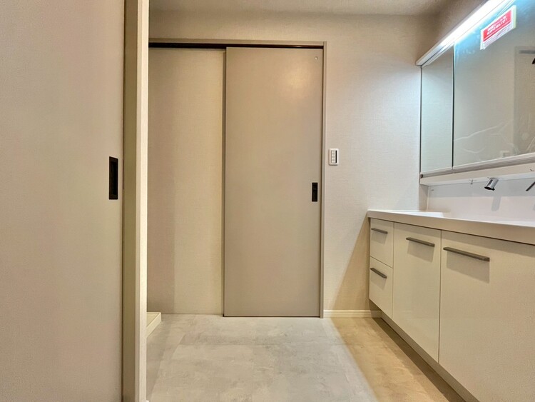 洗面 清潔感と心地よさを重視した、上質感漂うパウダールーム。