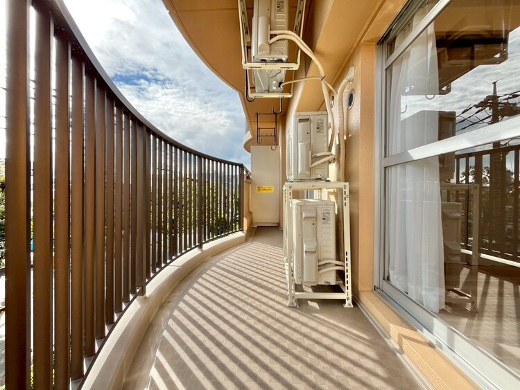 バルコニー 暮らしの中で、光と風を演出してくれるバルコニー。