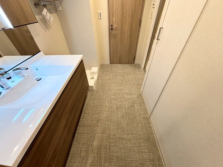 その他 十分な広さの脱衣所。