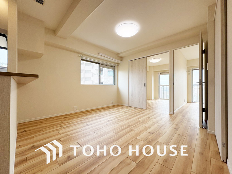 内装 広がりのある住空間、家族が集まるリビング・ダイニング