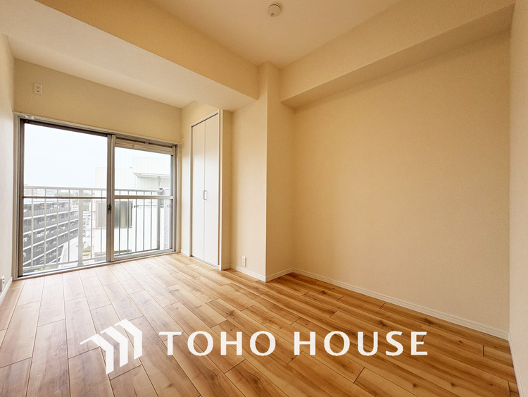 内装 採光もある洋室は、くつろぎのひと時を過ごすのにぴったり