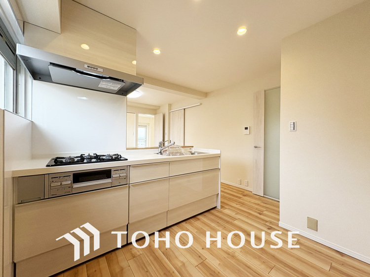 キッチン シンプルな部屋の雰囲気に溶け合うナチュラルキッチン