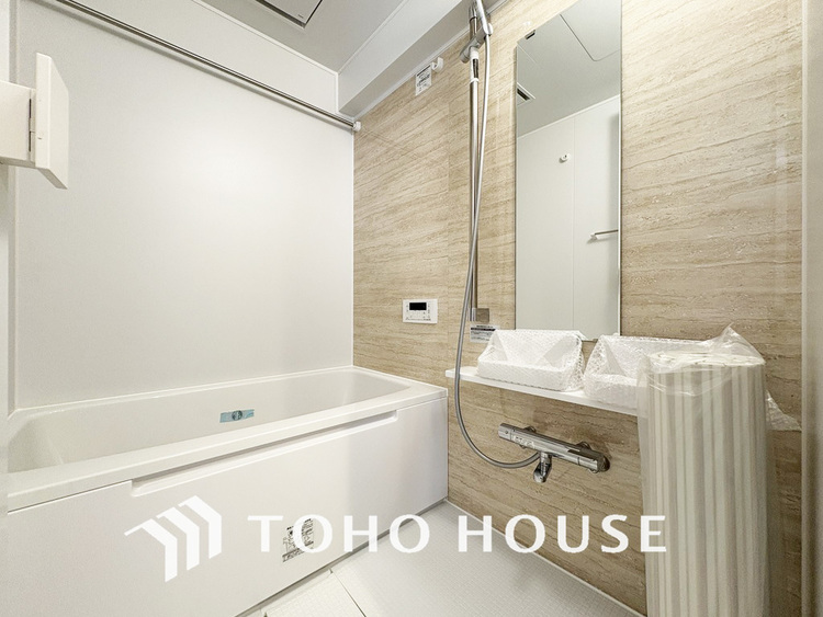 風呂 一日の疲れを癒すバスルームは、心地よいリラックスを叶える清潔感溢れる空間