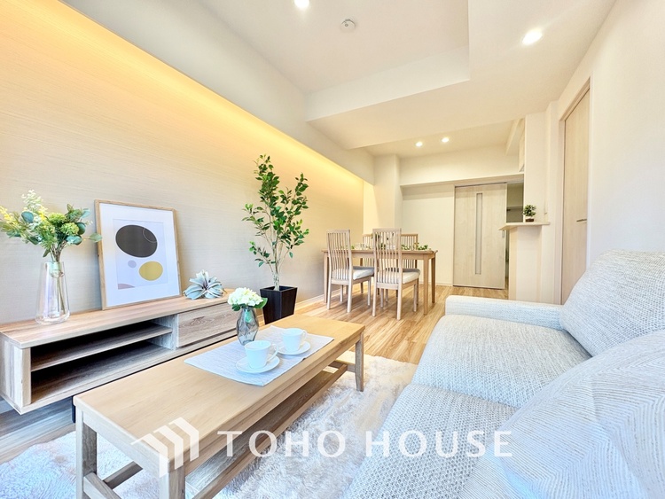 内装 ここにはみんなが集い、食事と楽しい会話が始まる。話に夢中になりすぎて、ついつい時を忘れ夜半過ぎになってしまう。そんな束の間の幸せを感じさせてくれる場所でありたい。