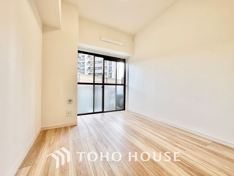 内装 プライベートルームはシンプルでスマートな空間。好みの空間で読書をしたり、音楽を聞いたりと一人の時間も充実したものにできます。