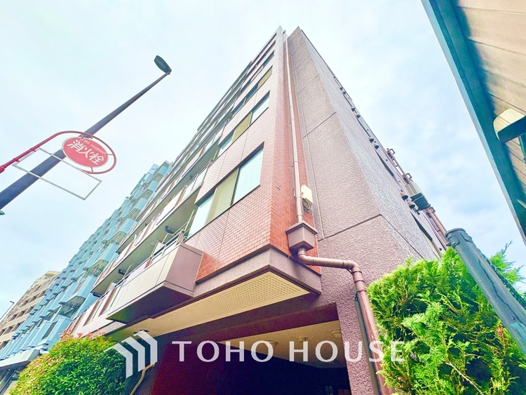 外観 ほんの少しのこだわり。ちょっとした色使いがその家がもつ雰囲気、趣（おもむき）を携え、暮らす家族や訪ねてくる友人・知人に新鮮な香りを運んできます。