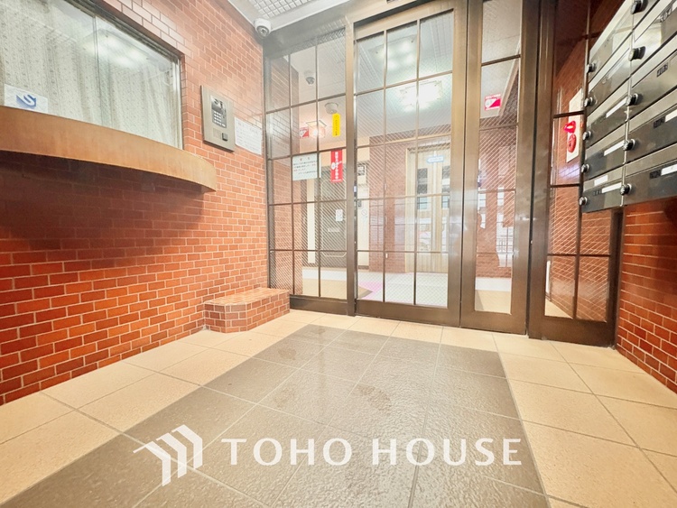 キッチン ほんの少しのこだわり。ちょっとした色使いがその家がもつ雰囲気、趣（おもむき）を携え、暮らす家族や訪ねてくる友人・知人に新鮮な香りを運んできます。