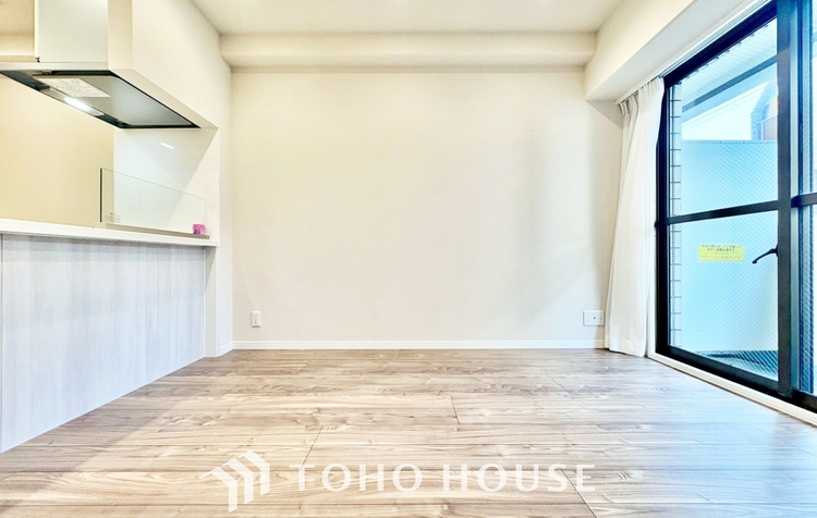 内装 ◆時を忘れる場所◆ここにはみんなが集い、食事と楽しい会話が始まる。話に夢中になりすぎて、ついつい時を忘れ夜半過ぎになってしまう。そんな束の間の幸せを感じさせてくれる場所でありたい。