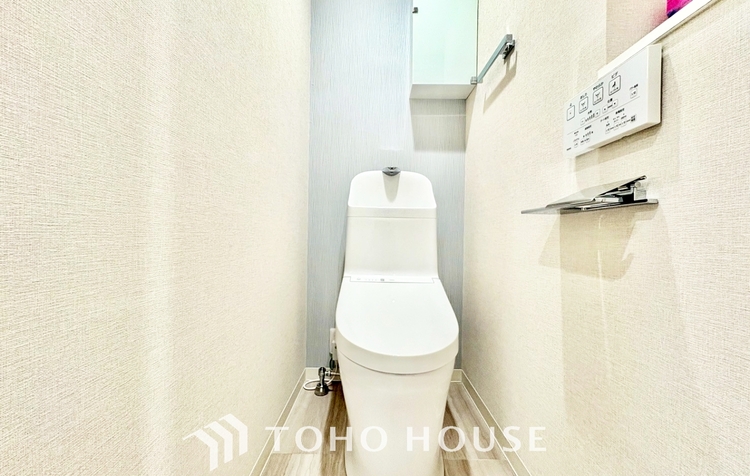 トイレ ◆隠された美しさ◆流麗な音楽が流れているような繊細でいながら整然かつ堅牢なこの空間。この空間は確かに美しい。しかし、そこには美しさ以上のものが隠されている。