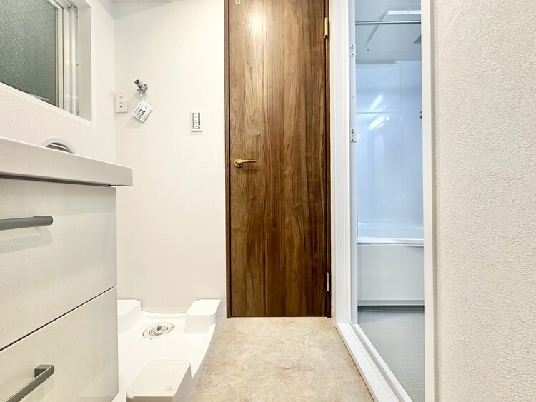 その他 十分な広さの脱衣所。