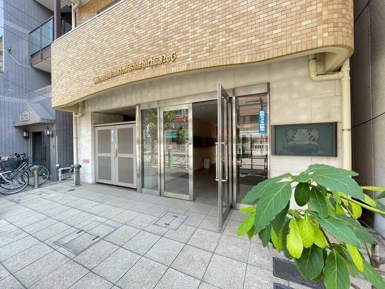 その他 上質感漂う玄関アプローチです。