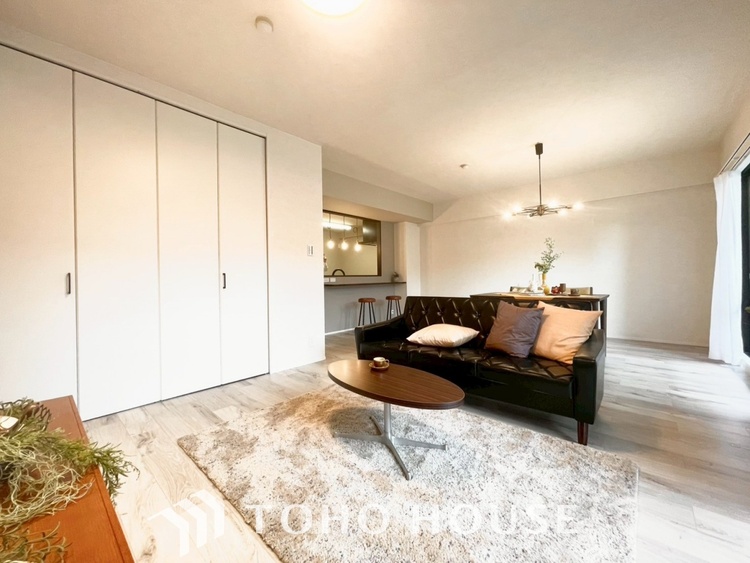 内装 【LIVING】◆住む喜び、楽しさ、感動◆を君と共有したい。いつまでもずっと家族を見渡せるこの広い空間で。