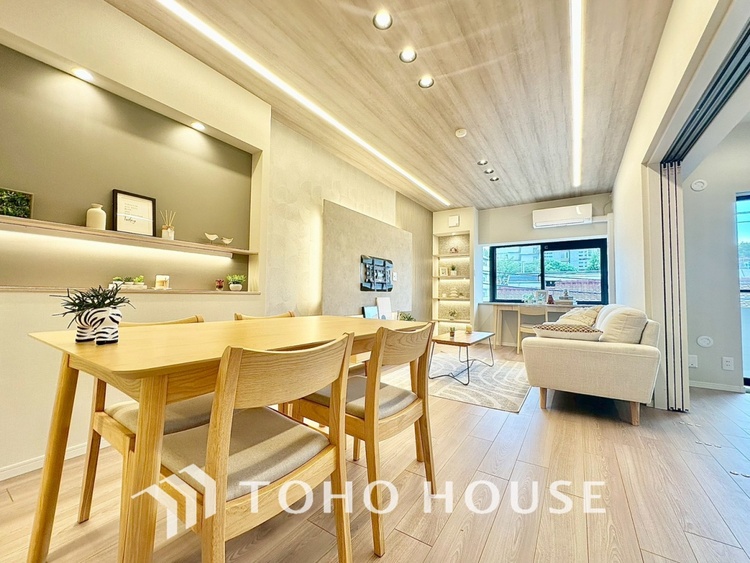 内装 【LIVING】◆眩い◆光が燦々と入り、家族の笑顔を照らす。「いつまでも続いて」と願う夢のような毎日がここにある。