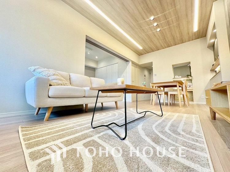 内装 【LIVING】◆陽光◆が差し込む。この開放的なLDKに家族の笑顔が集う。家族が一緒に過ごす空間は明るく、そして居心地よく。