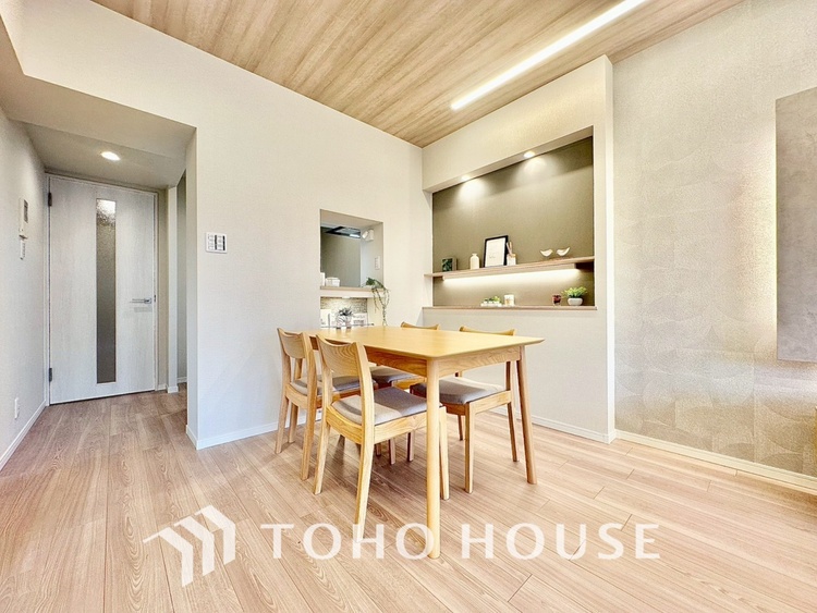 内装 【LIVING】◆扉を◆開くとこの景色。家族の”おかえり”の声が聞こえてきそう。