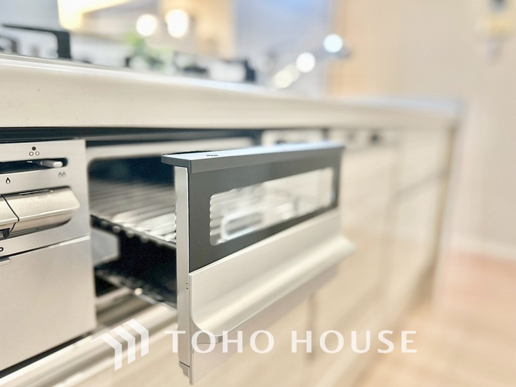 キッチン 【KITCHEN】◆ワクワク◆開放的で機能性も高いシステムキッチン。お子様は毎日のご飯にワクワク！