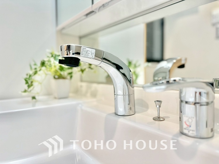 洗面 【WASHROOM】◆快適◆煌びやかな暮らしの中にも忘れたくない快適さ。大きな収納が助けてくれます。