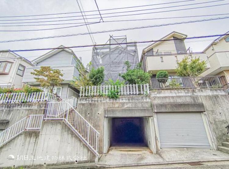 外観 閑静な住宅地の立地の為、気持ちよく過ごすことが出来そうです！やさしい陽とやわらかな風が生活を彩ります　ゆとりがあり、心地よく落ち着いて過ごせる日常は次世代にもつなげていきたい大切な資産です！