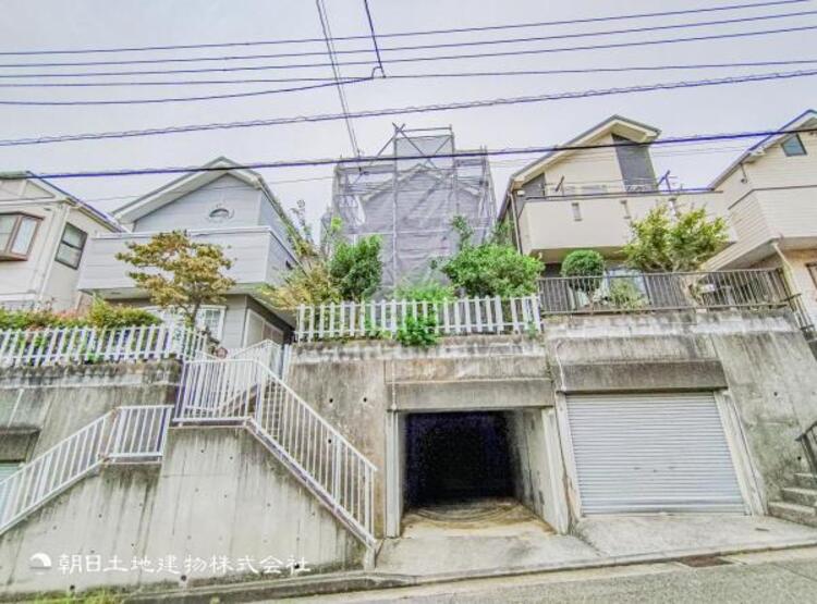 外観 閑静な住宅地の立地の為、気持ちよく過ごすことが出来そうです！やさしい陽とやわらかな風が生活を彩ります　ゆとりがあり、心地よく落ち着いて過ごせる日常は次世代にもつなげていきたい大切な資産です！