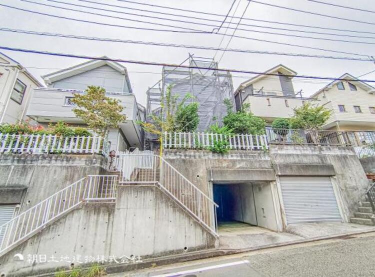 外観 住みやすさとデザイン性を両立させた欲張りな住宅が登場しました　相反しがちなことが相互作用でより良質に！本物だけが表現することができる質の高い機能美はよきものをつなげた古くからの伝統と最新技術の結晶です