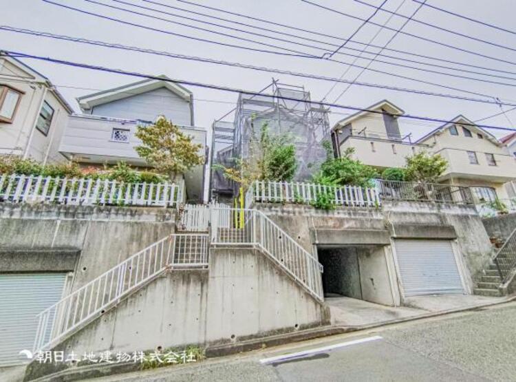 外観 快適な住環境エリアで爽やかな中にも温かみを感じるデザイン！！時と共に装いを変える街の景観も独り占め。採光や開放性に恵まれ、暮らしの夢を育む理想の住まいがここにはあります！この街の景観をお楽しみ下さい。