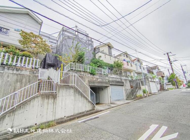 外観 家の良し悪しだけではなく周辺環境も重要なポイントとなります！ご案内時に周辺環境もご案内いたします！流行に左右されず将来にわたって価値が継続する佇まい！良好な住環境が保たれたエリアで新生活を過ごせます