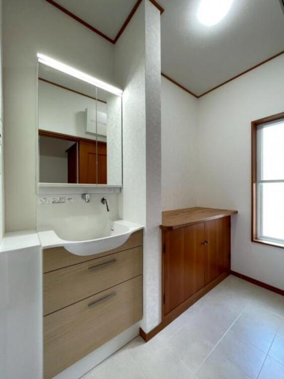 洗面 忙しい朝にも落ち着いて身支度ができるゆとりある洗面スペース