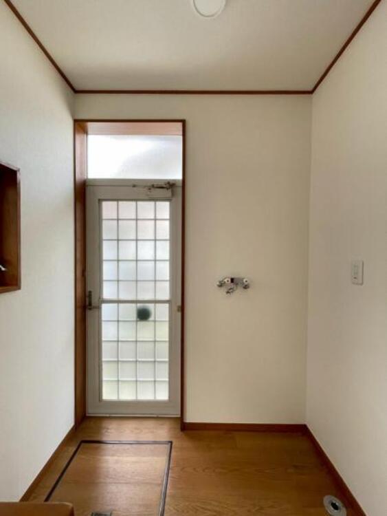 洗面 勝手口へすぐに出られるランドリースペースで、洗濯動線が快適です