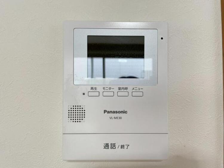 設備 お子様のお留守番時も、鍵の開錠前に確認ができ安心のモニターインターホン。 