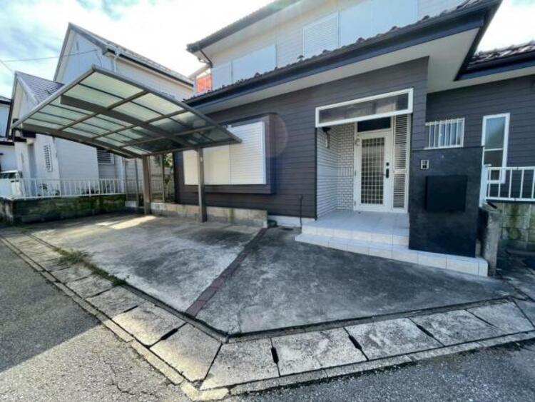 駐車場 カースペース2台駐車可能（車種による）