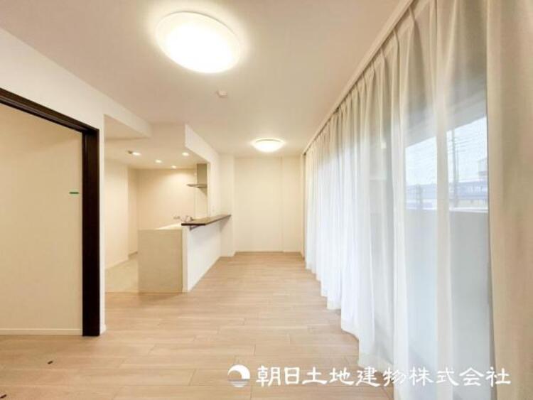 居間 【リビング】家族や友人との時間など１番多くの時間を過ごす空間だからこそ快適な空間を目指してプランニングしました。