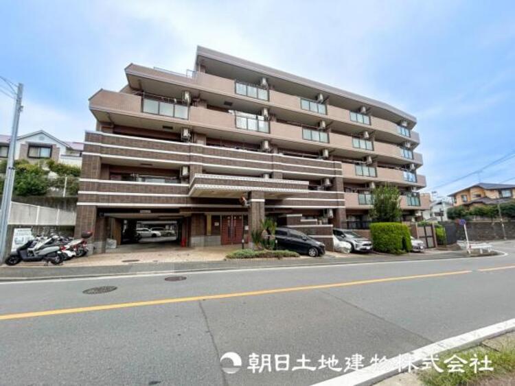 外観 【外観・立地】その家から感じられる、気品・上質・重厚感・極細やかさ、そのすべては見た者に安らぎを与える特別な空間です。