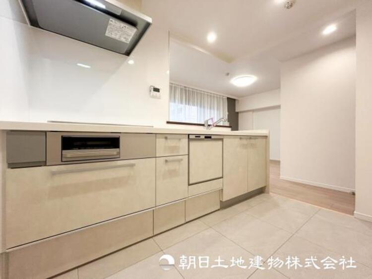 キッチン 【キッチン】シンプルでスタイリッシュなカウンターキッチンです。小さなお子様を安心して遊ばせながら家事ができます。