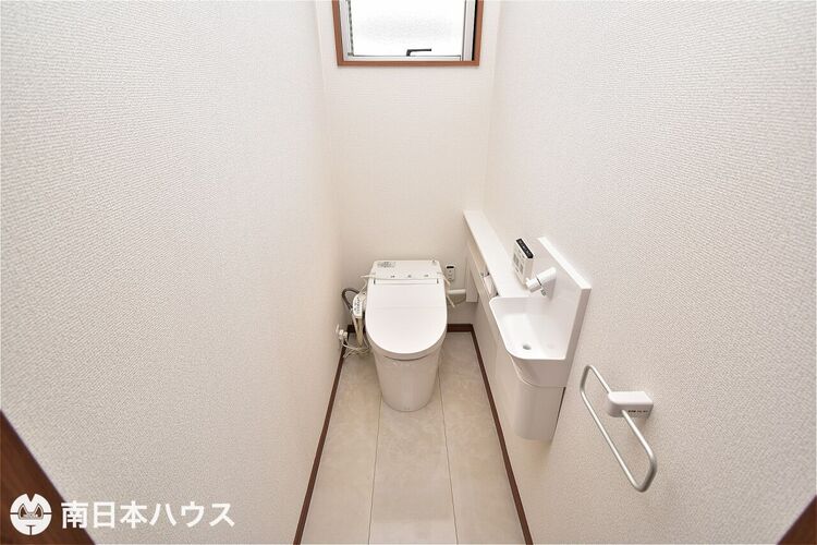 その他 【トイレ】2階トイレ！温水洗浄便座機能付きです♪