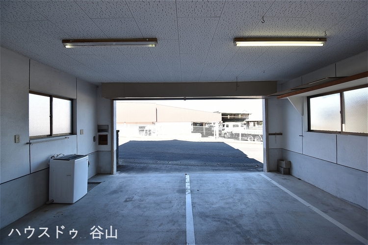 その他 電動シャッター付きガレージ