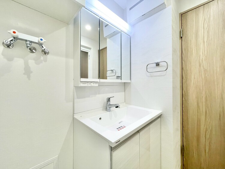 洗面 何かと物が増える場所だからこそ、スッキリと見映えの良い空間に。