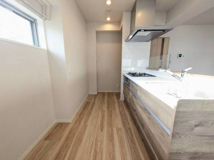 キッチン スマートな意匠と充実の機能を備えたキッチンが、暮らしにおいしい彩りを添えます。