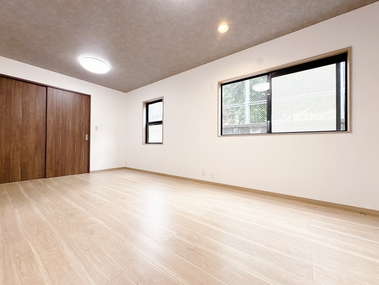 居間 居心地の良い空気感は、暮らしのステージを彩り、心からのやすらぎと満足感を与えてくれます。